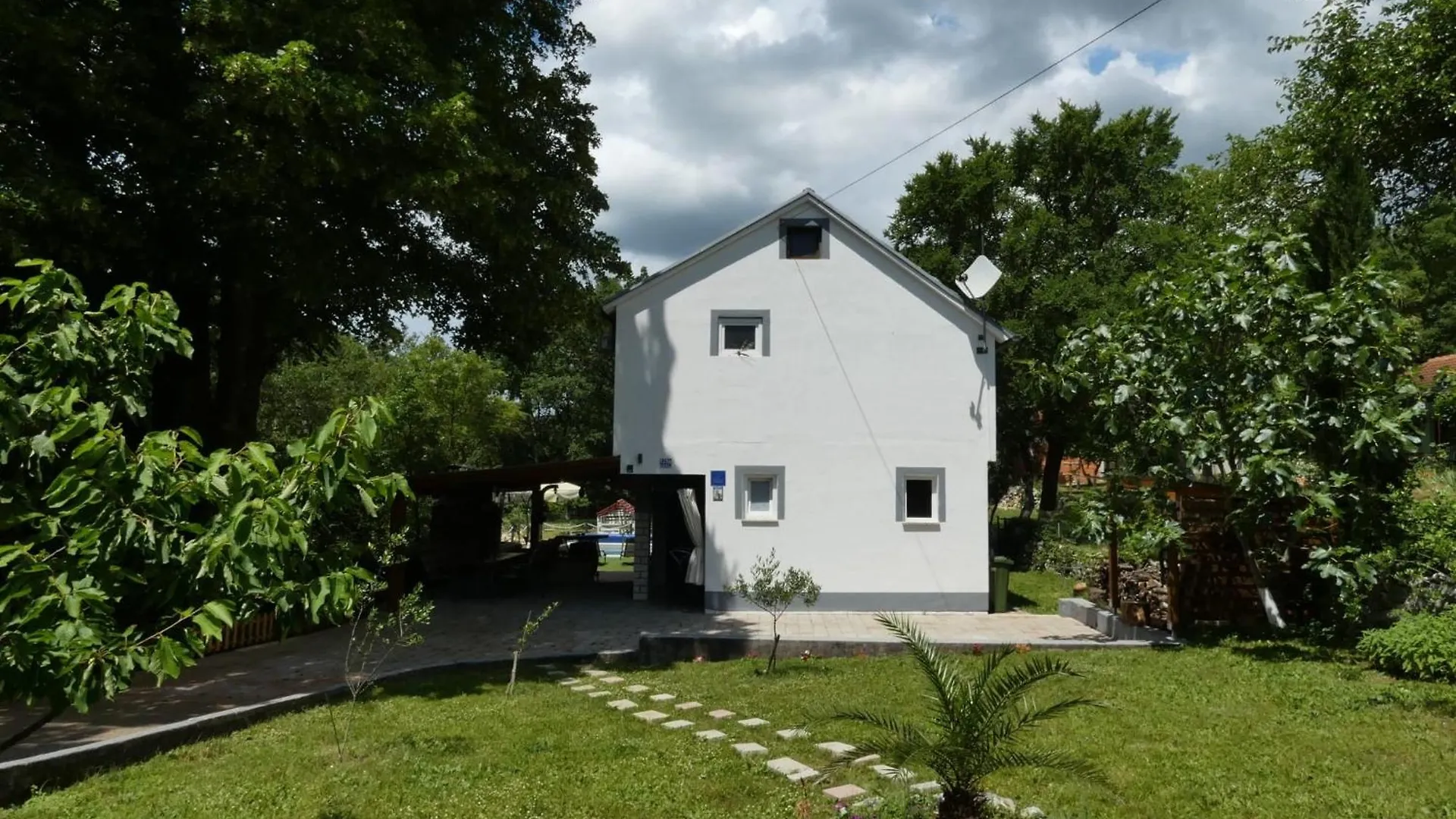 Villa Lipa With Pool contacts